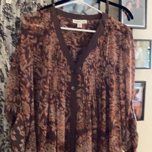 Tops - Picture 2 of 5